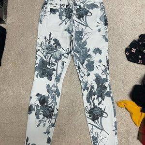 Nine West skinny grey flower jeans